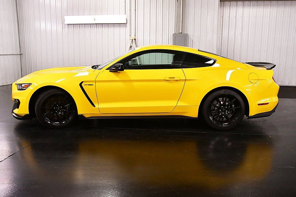 Used 2016 Ford Mustang Shelby GT350 w/ Track Package image 4