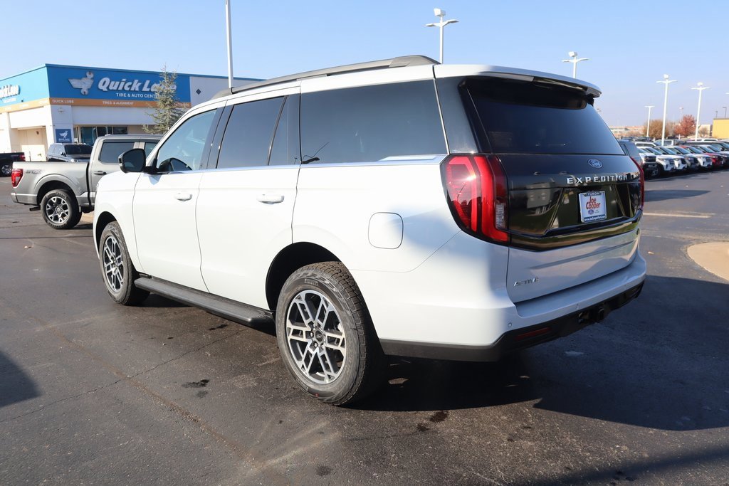 New 2025 Ford Expedition Active image 24