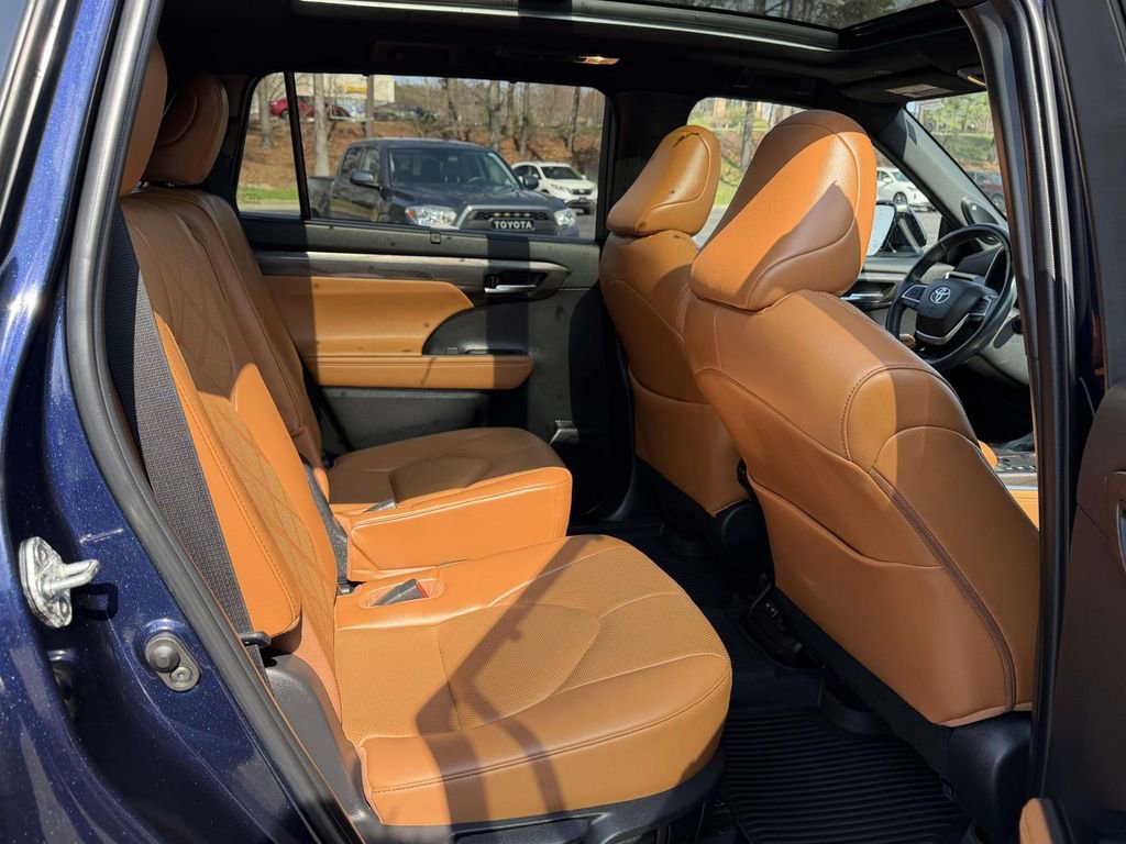 Used 2023 Toyota Highlander Platinum image 13