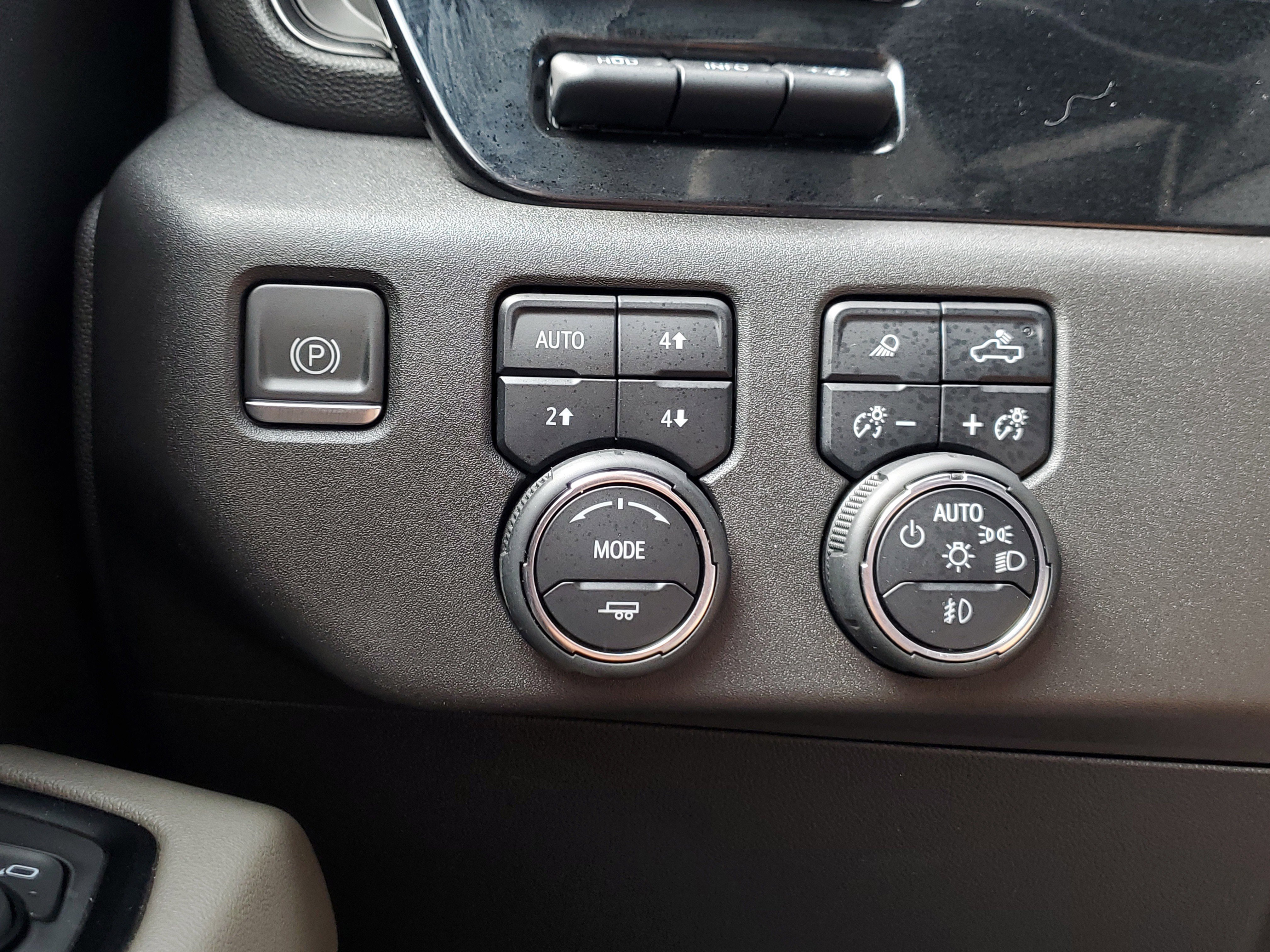 Used 2023 Chevrolet Silverado 1500 ZR2 w/ Technology Package image 30