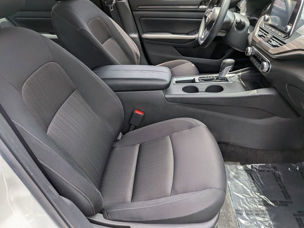 Used 2025 Nissan Altima 2.5 SV FWD image 30