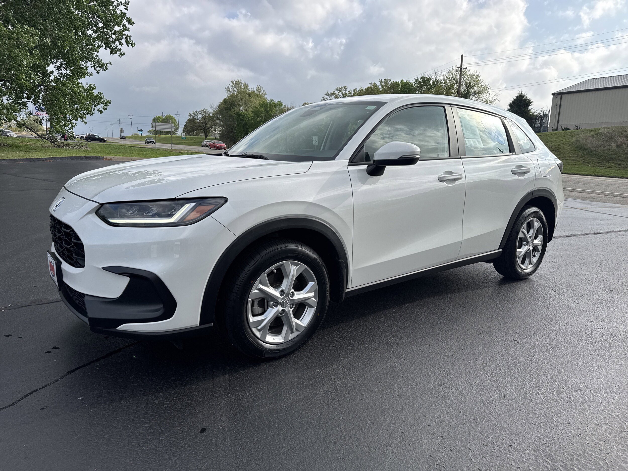 Used 2023 Honda HR-V LX image 2
