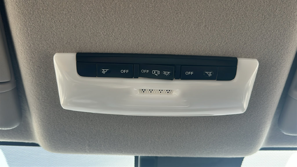 Used 2025 Nissan Versa SV FWD image 29