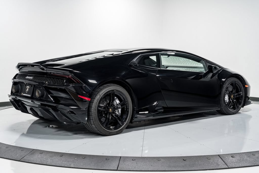 Used 2020 Lamborghini Huracan EVO RWD image 3