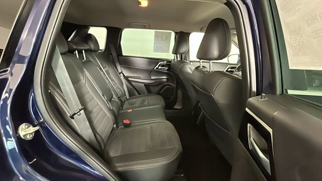 Used 2023 Mitsubishi Outlander SE FWD image 30