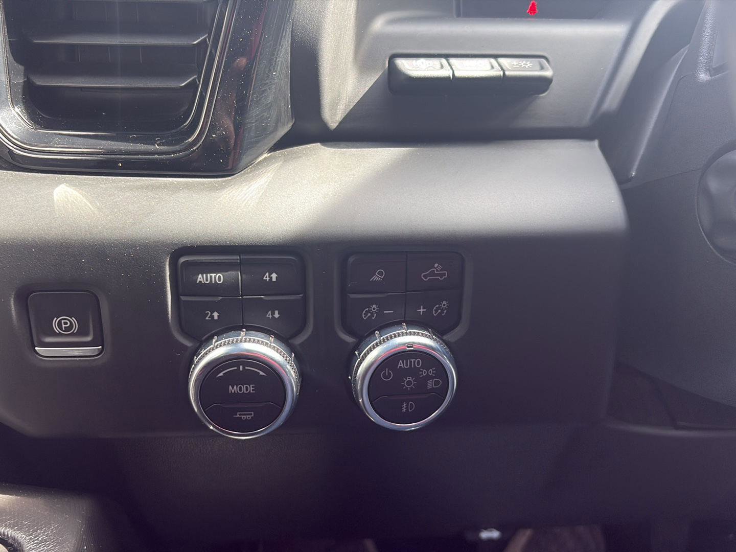 Used 2022 GMC Sierra 1500 AT4X image 32