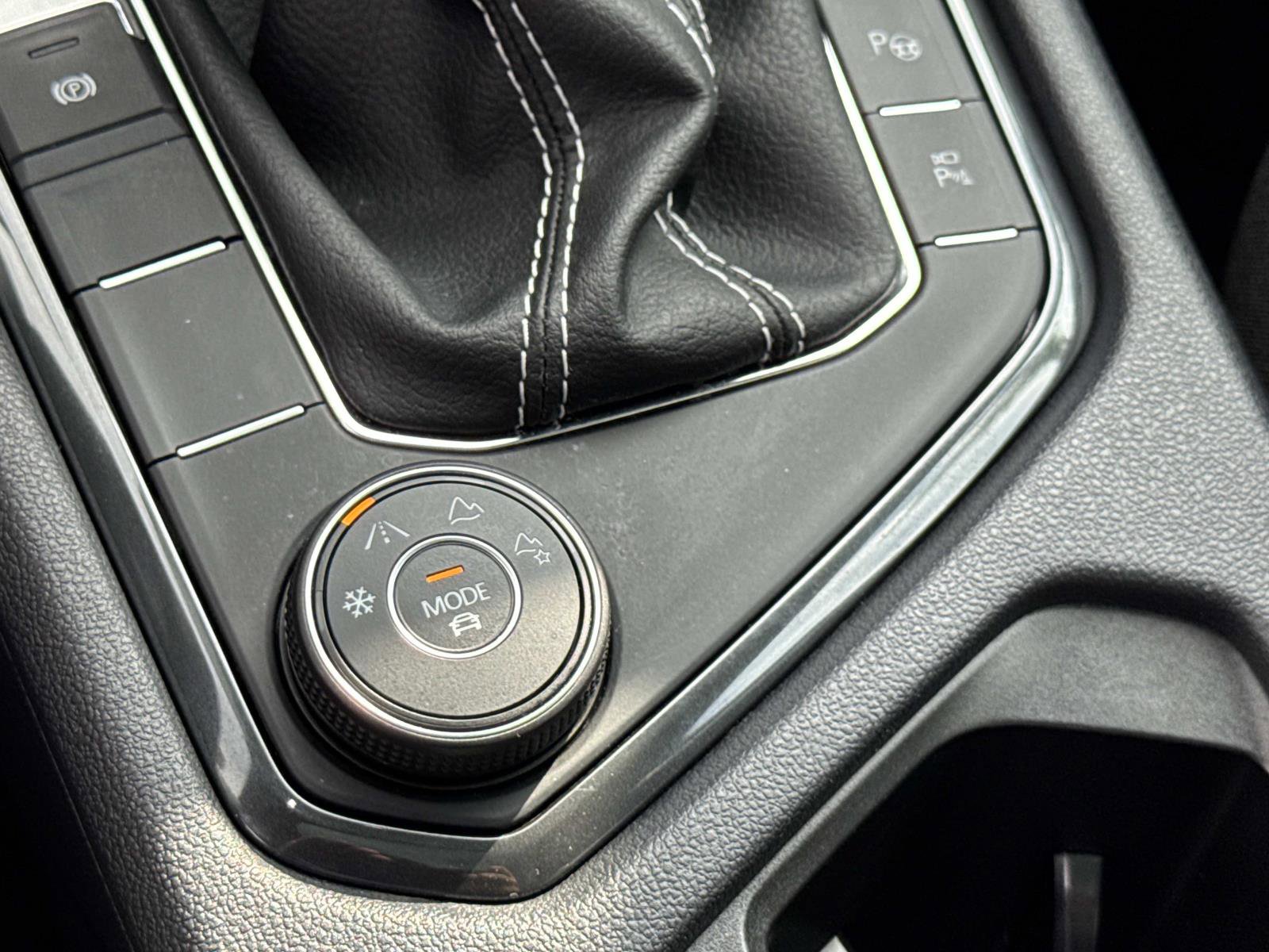 Certified 2023 Volkswagen Tiguan SEL R-Line image 26