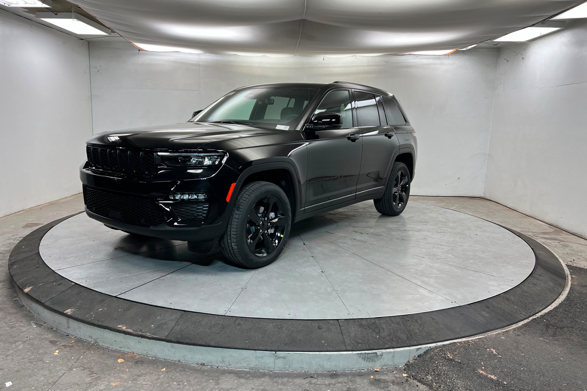 New 2025 Jeep Grand Cherokee Limited w/ Luxury Tech Group II AWD/4WD image 1