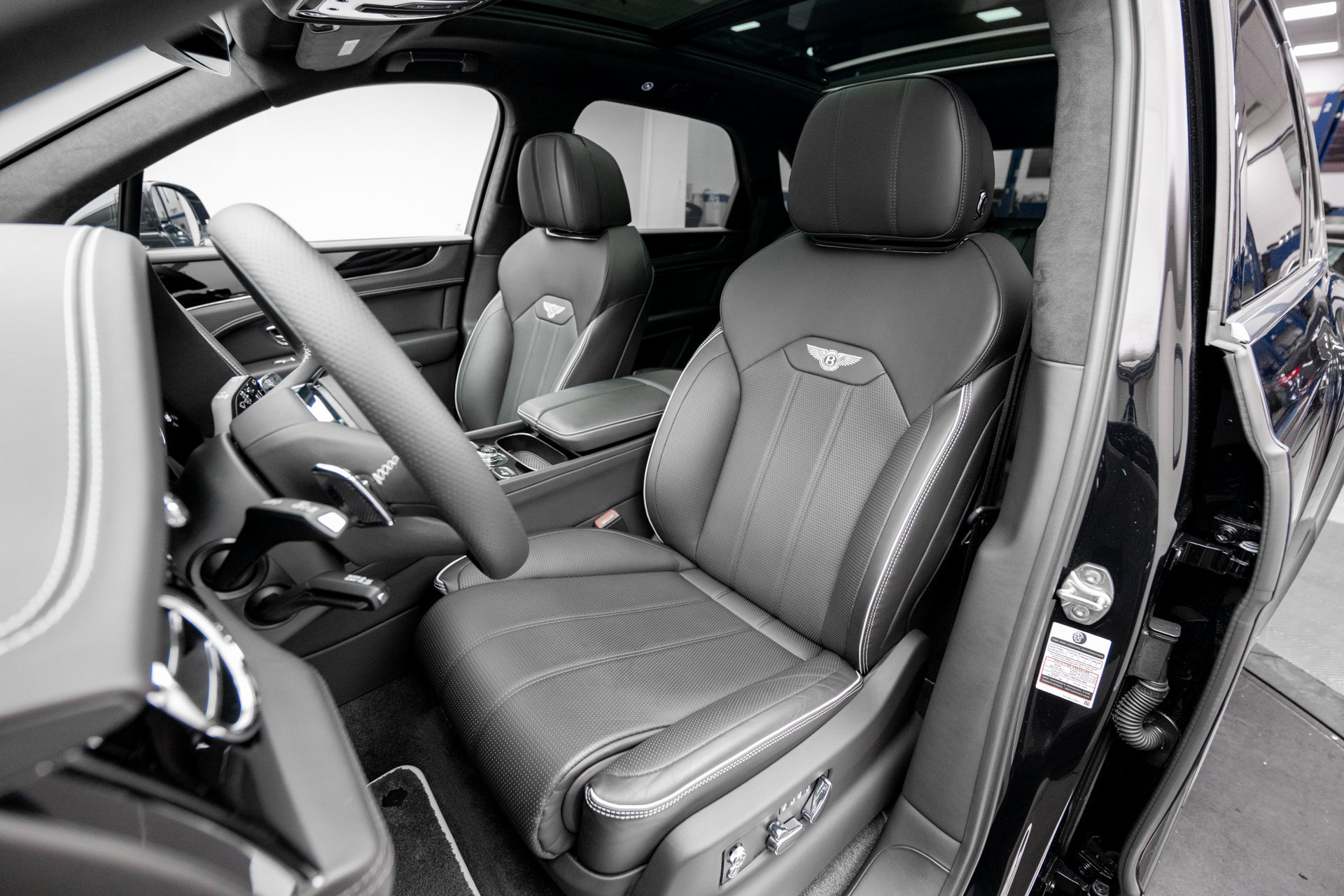 Certified 2022 Bentley Bentayga AWD/4WD image 15