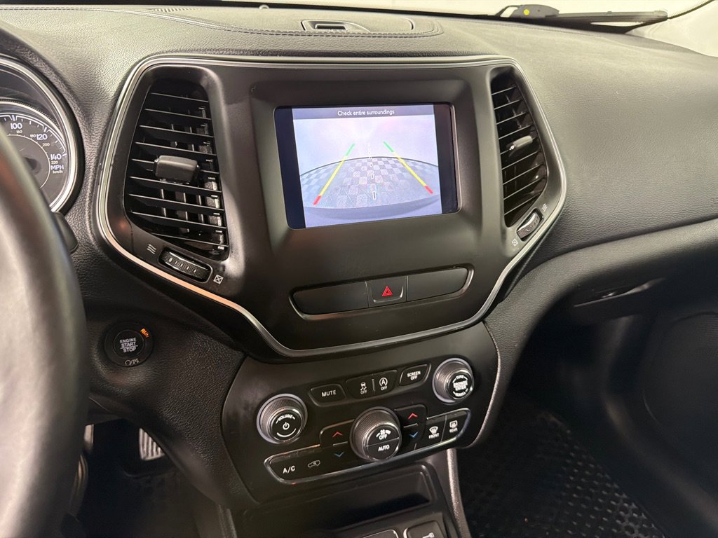 Used 2019 Jeep Cherokee Latitude Plus w/ Comfort/Convenience Group image 17