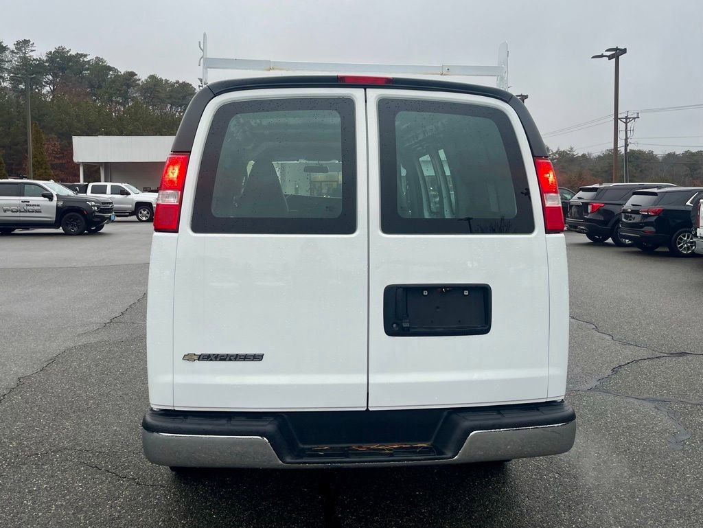 Used 2023 Chevrolet Express 2500 w/ Driver Convenience Package RWD image 4