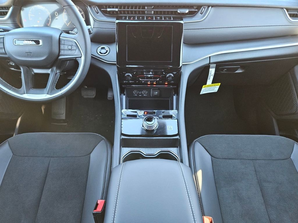 New 2025 Jeep Grand Cherokee Altitude image 14