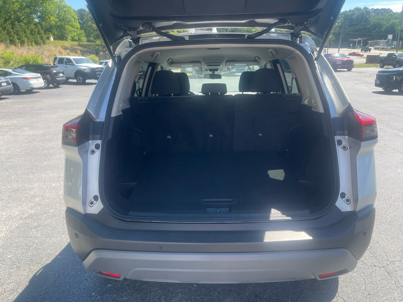 Used 2023 Nissan Rogue SV FWD image 32