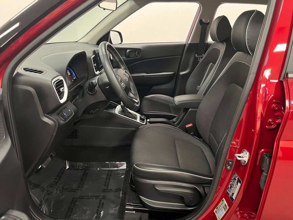 Used 2025 Hyundai Venue Limited image 12