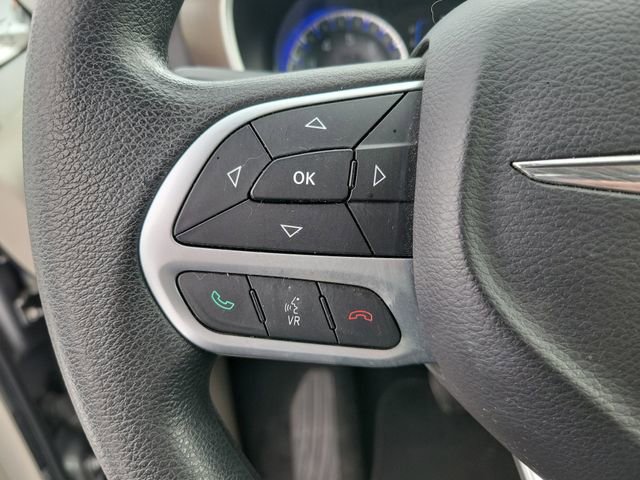 Used 2017 Chrysler Pacifica Touring image 18