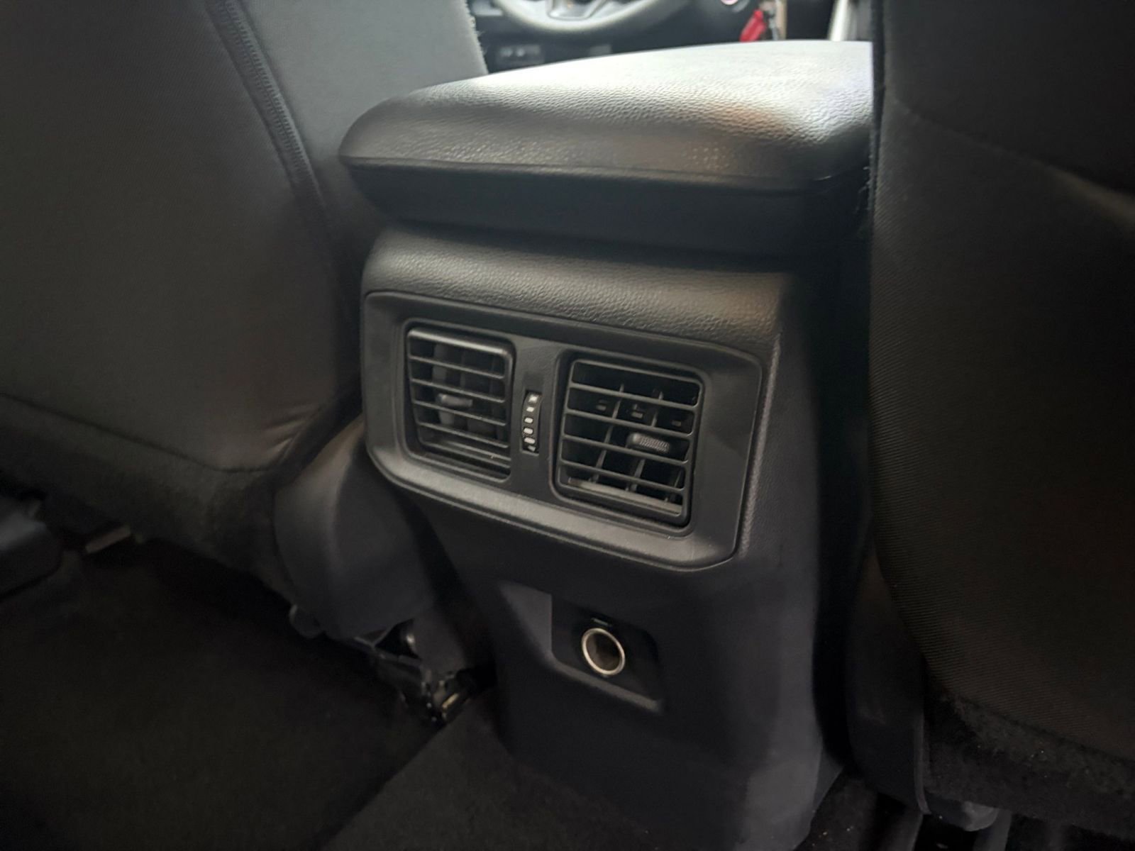 Used 2025 Toyota RAV4 LE AWD/4WD image 22