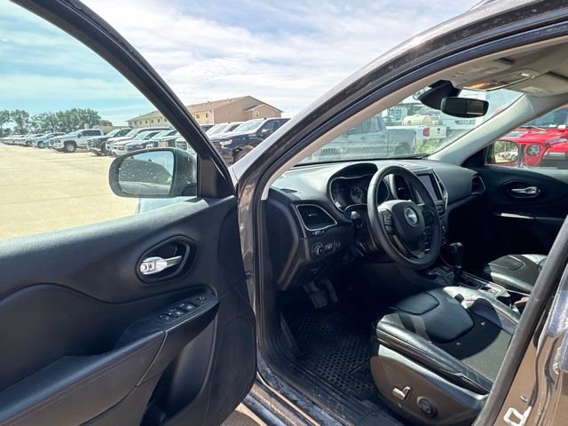 Used 2022 Jeep Cherokee Trailhawk w/ Comfort/Convenience Group AWD/4WD image 8
