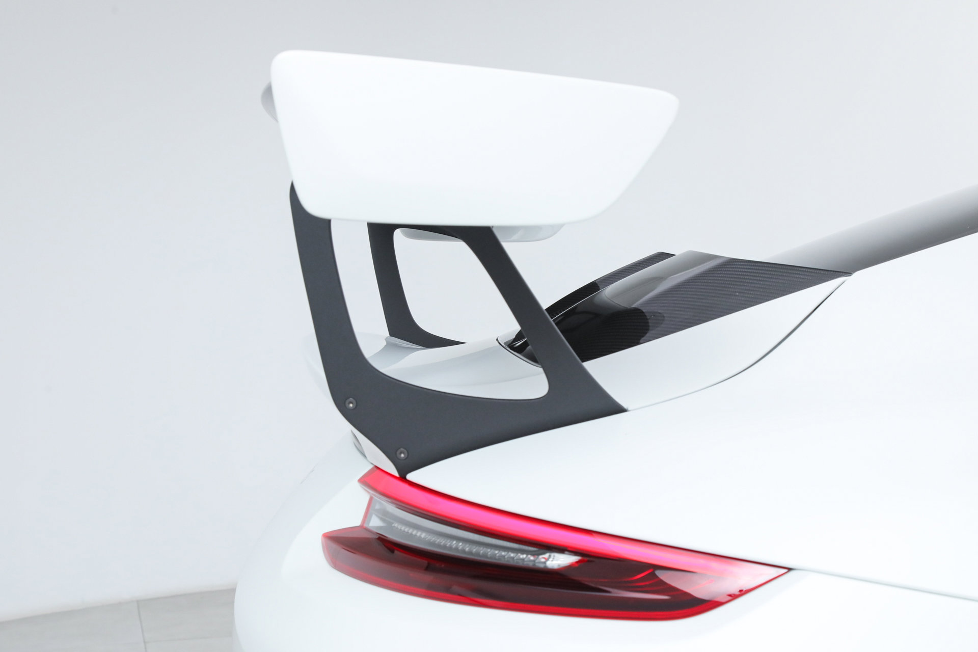 Used 2018 Porsche 911 GT2 RS image 18