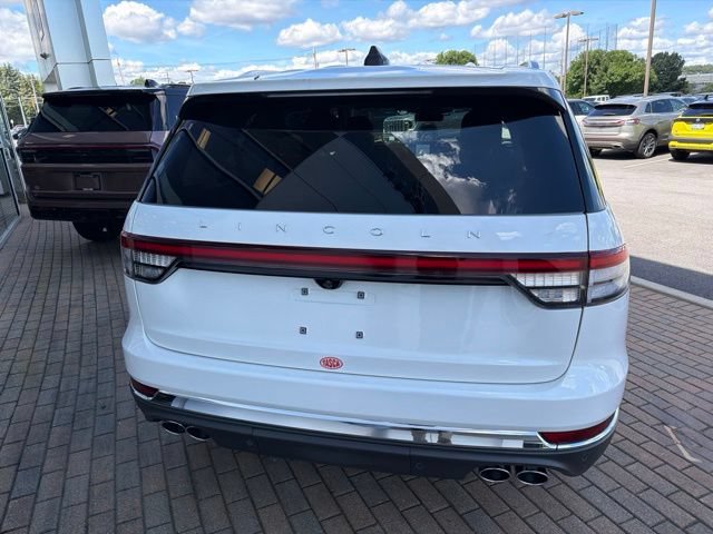 New 2026 Lincoln Aviator AWD image 4