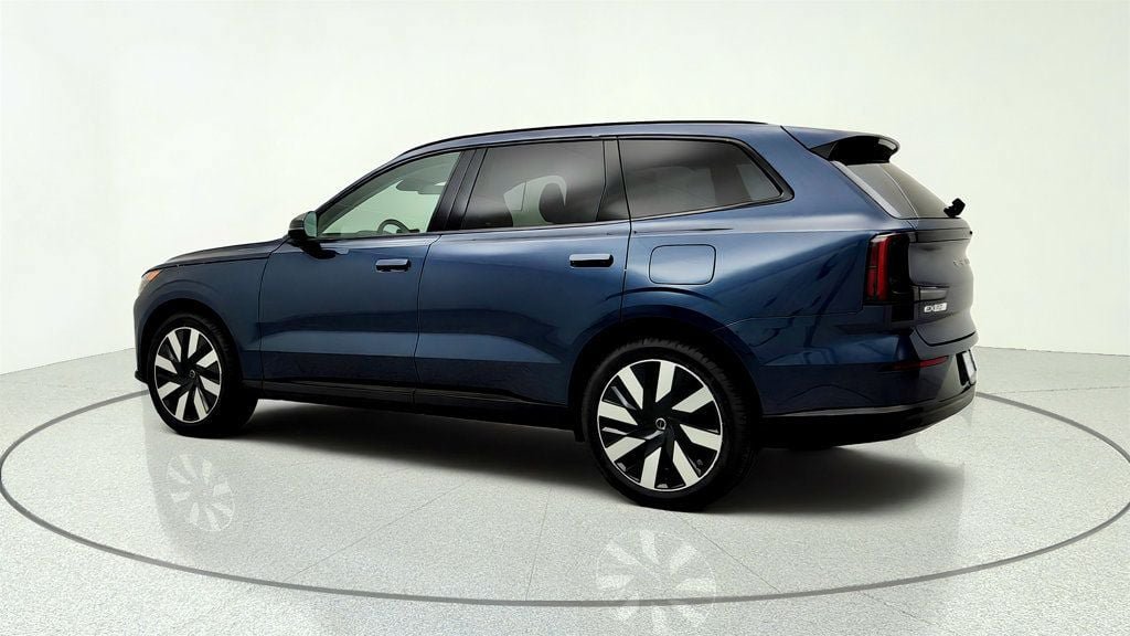 Used 2025 Volvo EX90 Ultra AWD/4WD image 7