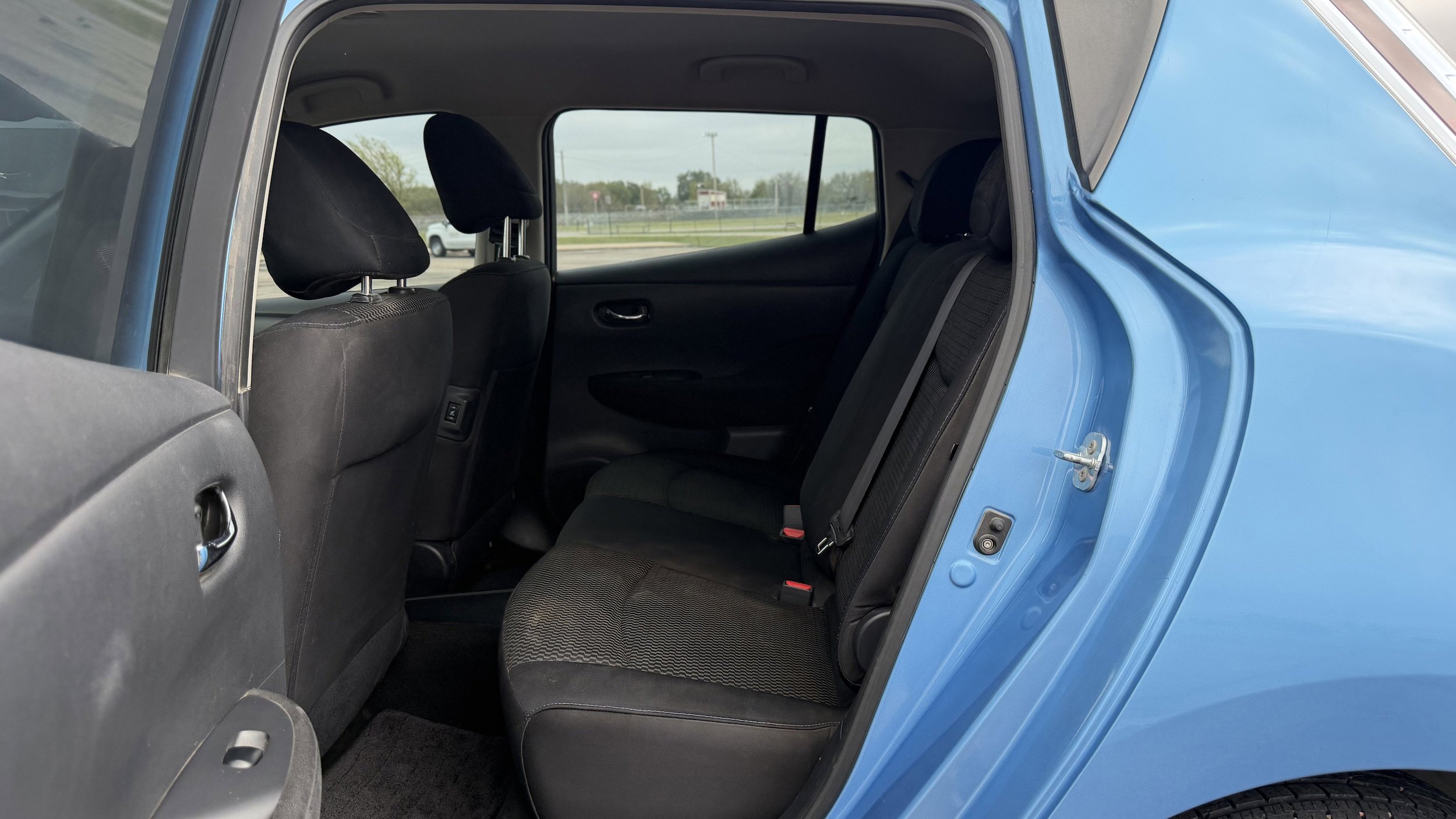 Used 2014 Nissan Leaf S FWD image 16