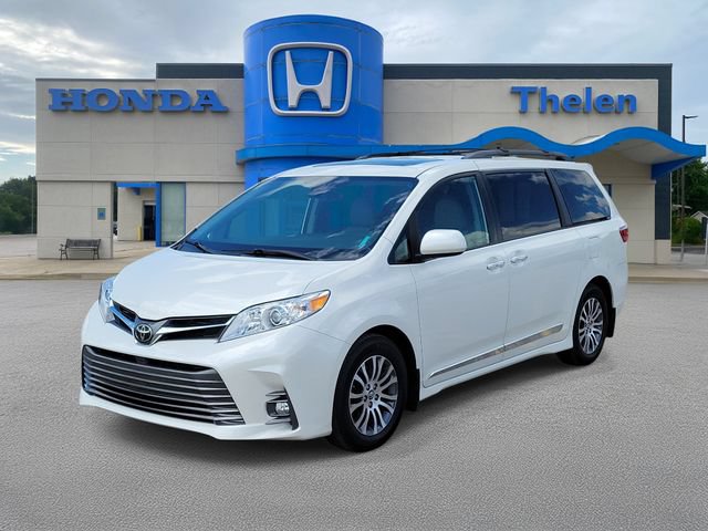Used 2020 Toyota Sienna XLE w/ XLE Navigation Package FWD image 2