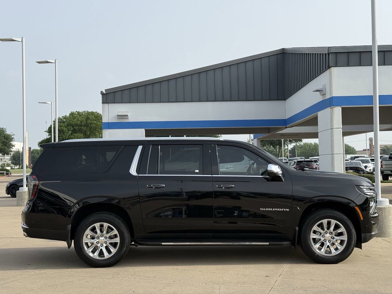 Certified 2025 Chevrolet Suburban Premier AWD/4WD image 3