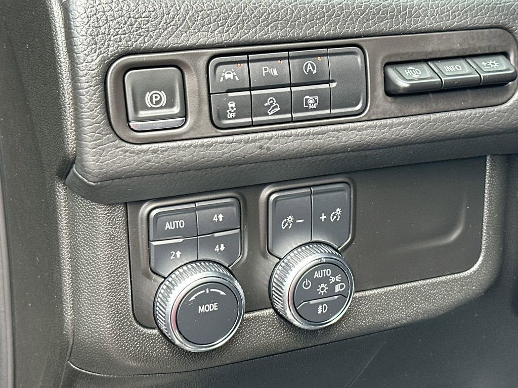 Used 2024 GMC Yukon Denali image 11