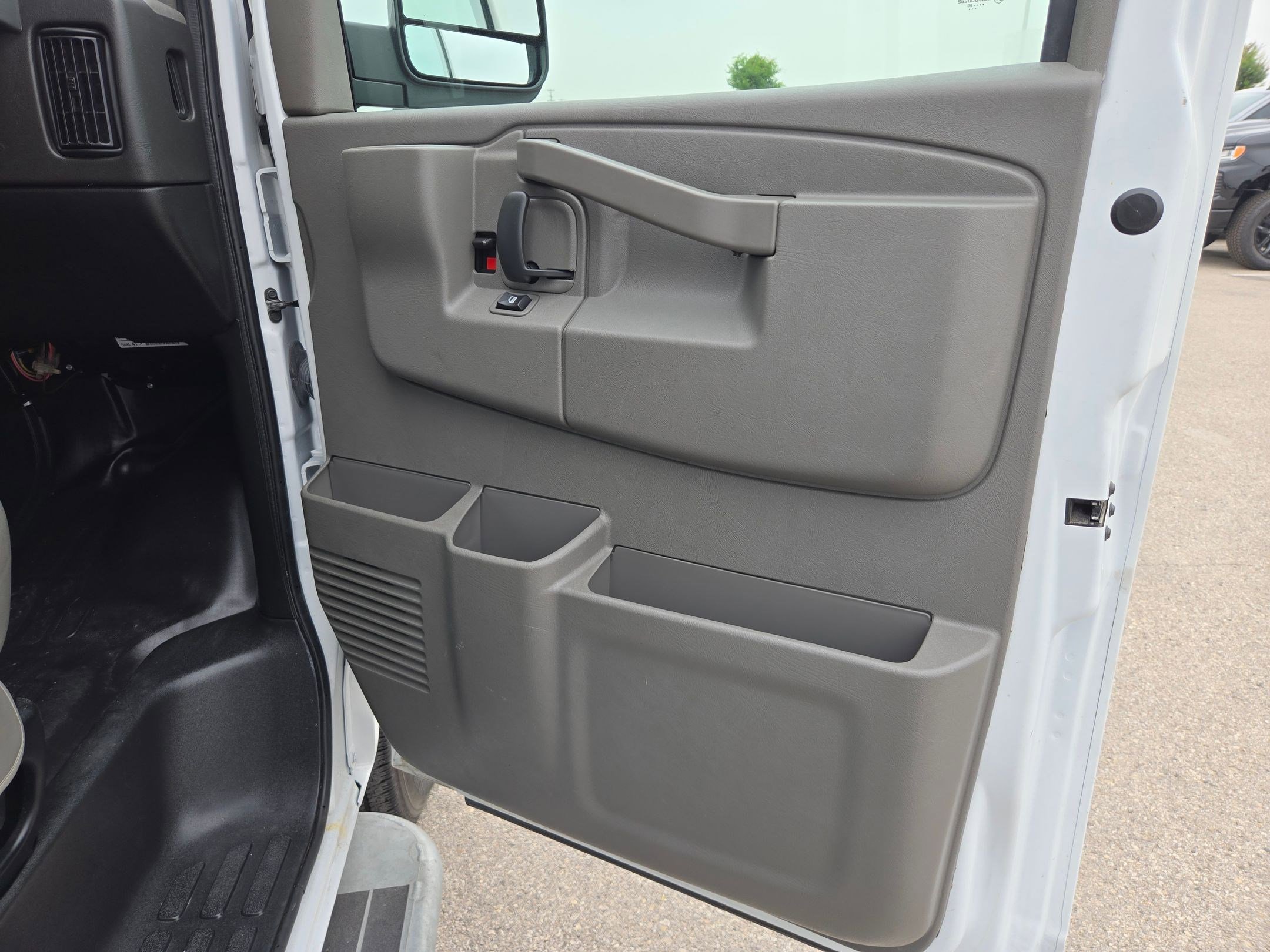 Certified 2025 GMC Savana 2500 w/ Driver Convenience Package RWD image 24