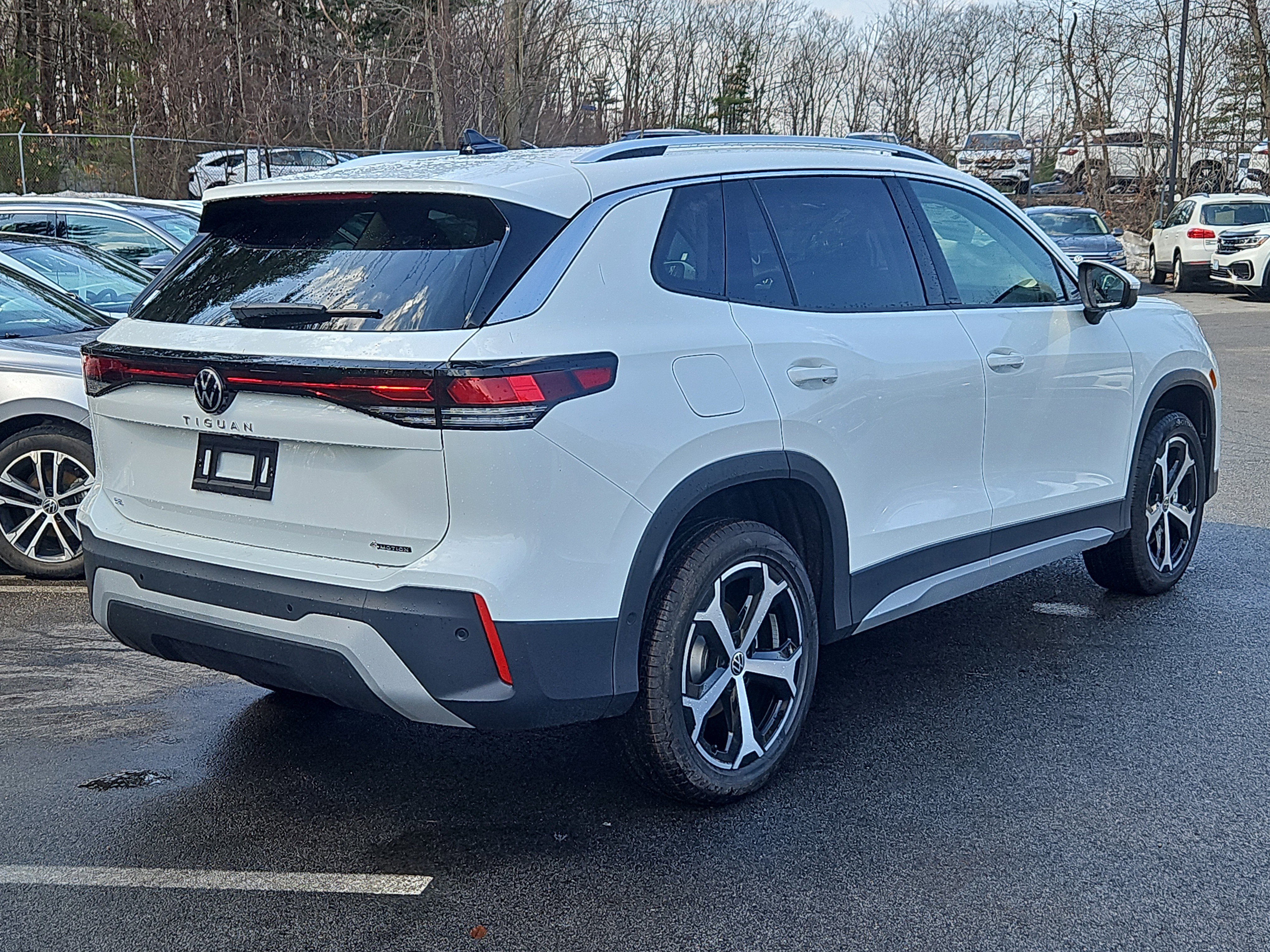 New 2026 Volkswagen Tiguan SE image 2