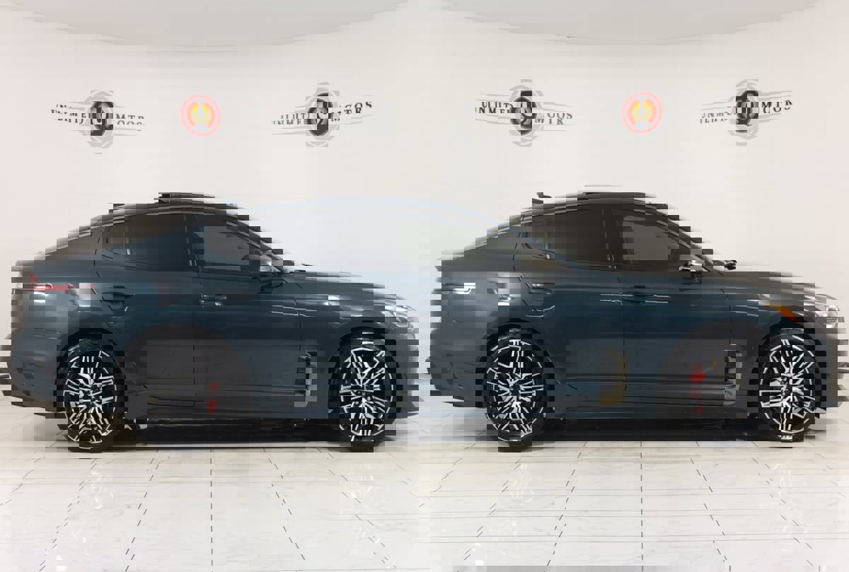 Used 2023 Kia Stinger GT2 image 2