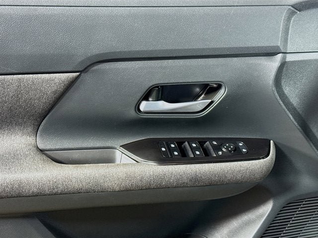 Certified 2025 Nissan Kicks SV AWD/4WD image 15