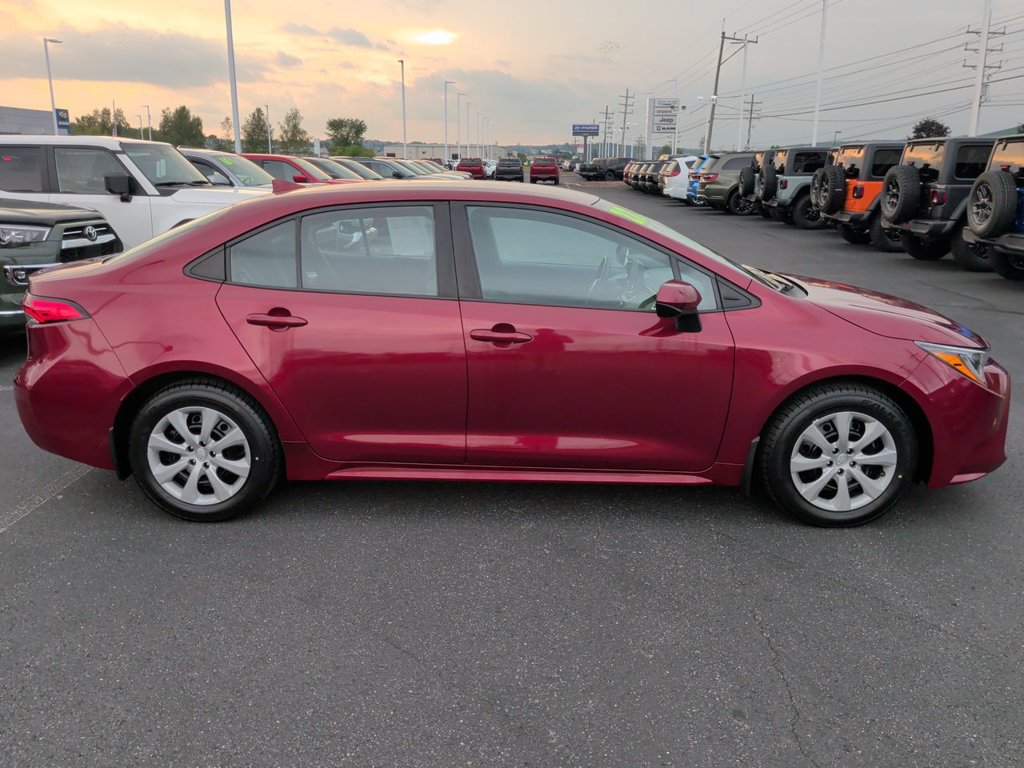 Used 2022 Toyota Corolla LE FWD image 9