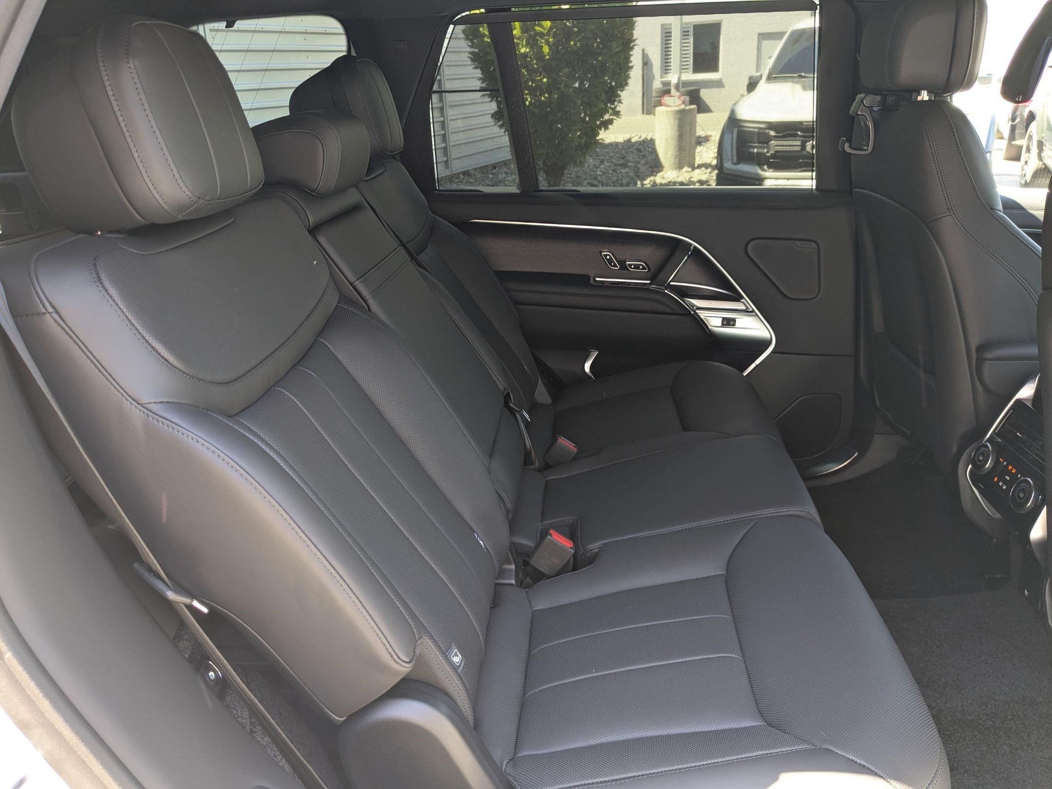 New 2026 Land Rover Range Rover Long Wheelbase SE AWD/4WD image 31