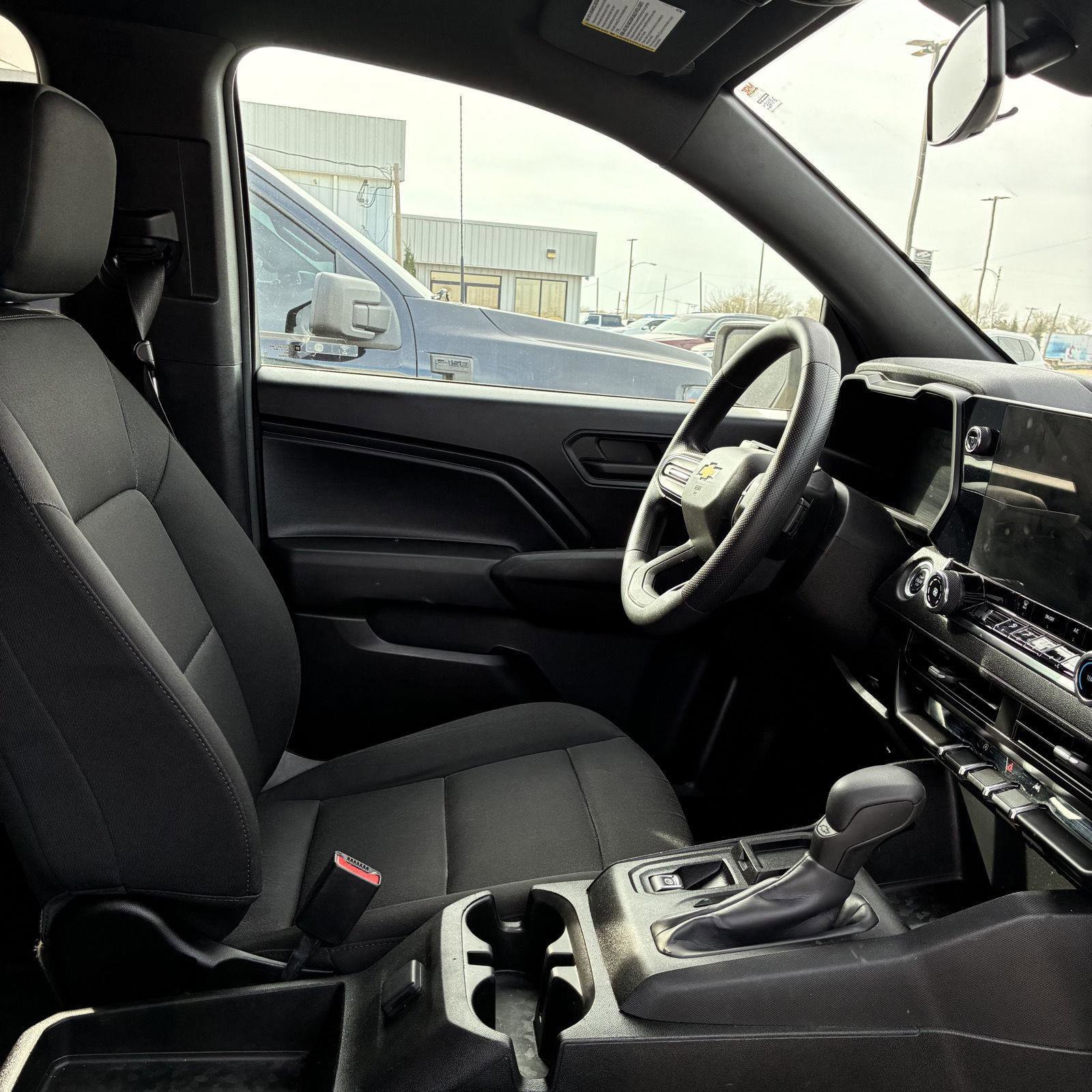 Used 2024 Chevrolet Colorado W/T image 12