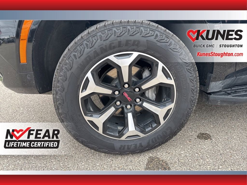 Used 2025 GMC Yukon XL AT4 image 14