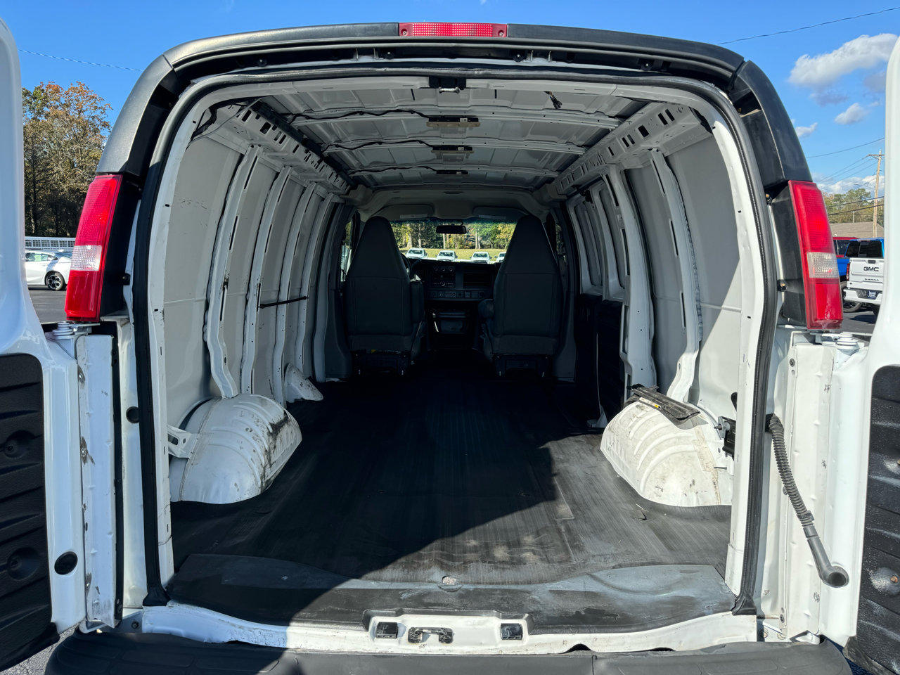 Used 2019 Chevrolet Express 2500 w/ Driver Convenience Package image 8
