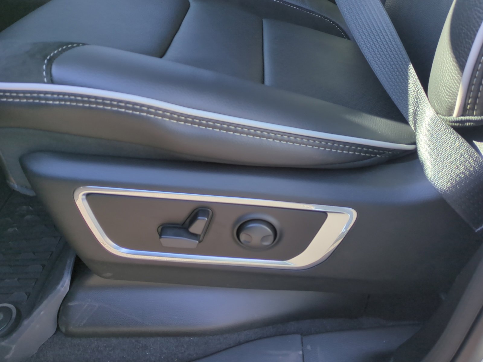 New 2026 RAM 1500 Laramie w/ Night Edition image 14