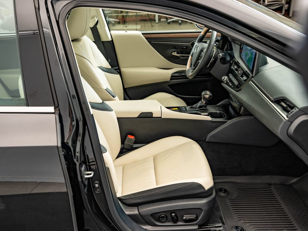 Certified 2024 Lexus ES 300h Ultra Luxury FWD image 23