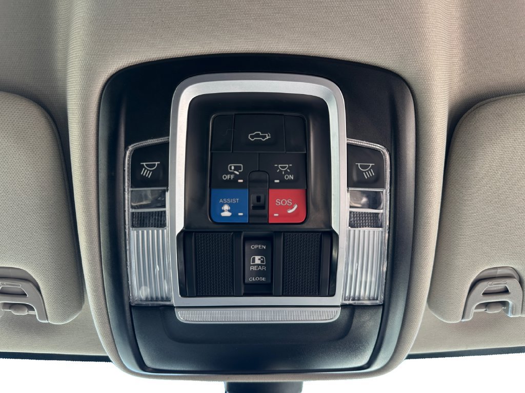 Used 2024 RAM 3500 Laramie AWD/4WD image 22