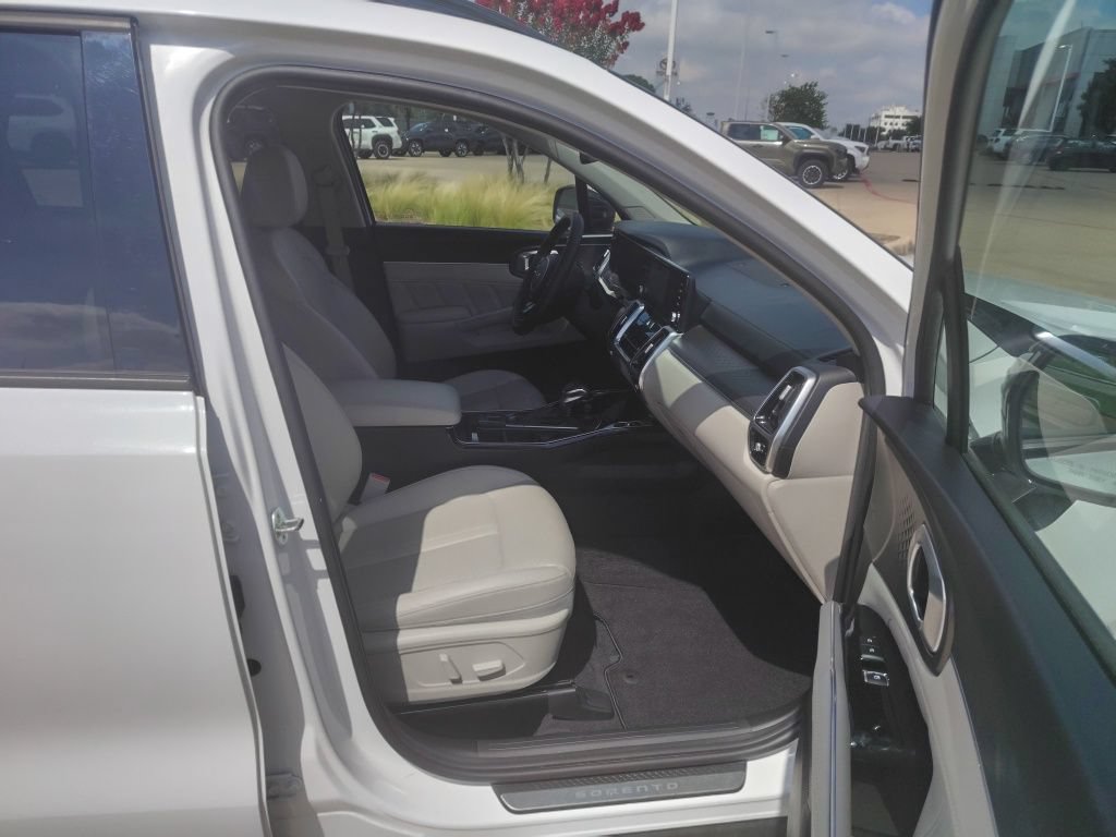 Used 2023 Kia Sorento SX FWD image 15