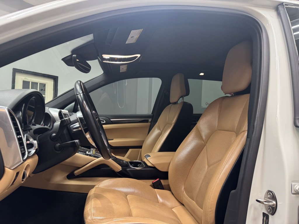 Used 2017 Porsche Cayenne Platinum Edition w/ Premium Package Plus (PJX) AWD/4WD image 14