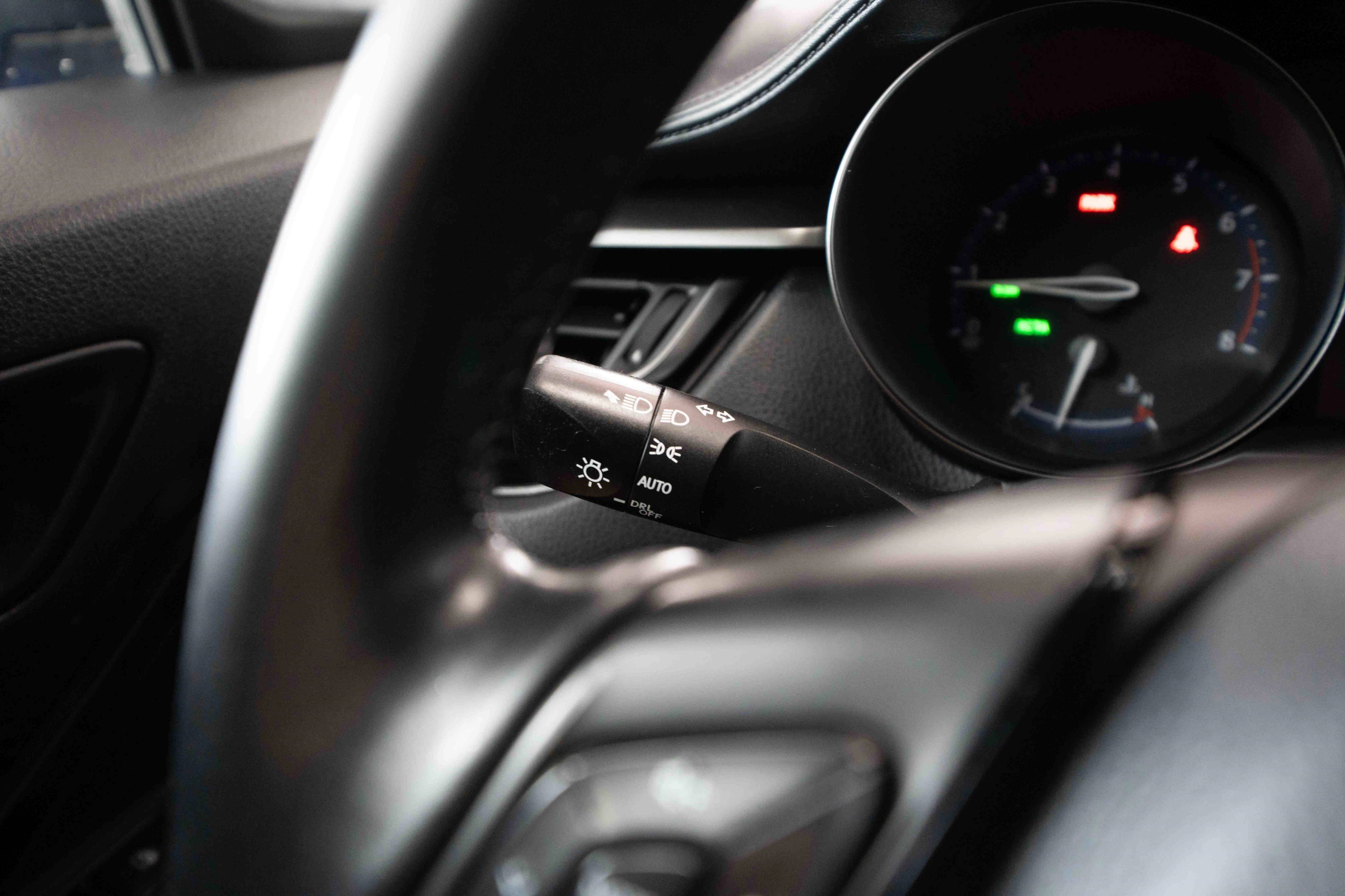 Used 2018 Toyota C-HR XLE FWD image 13