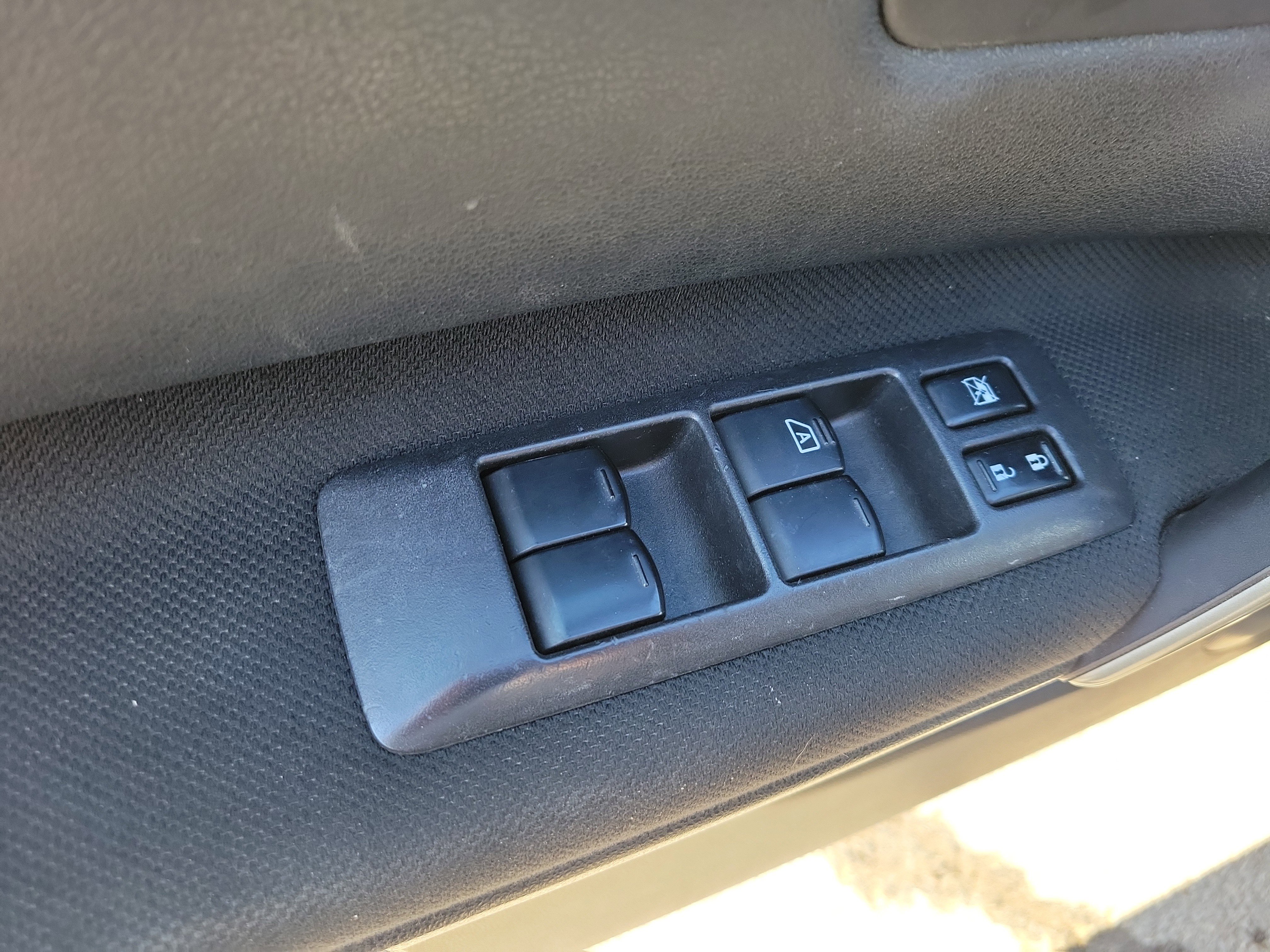 Used 2013 Nissan Rogue SV image 20