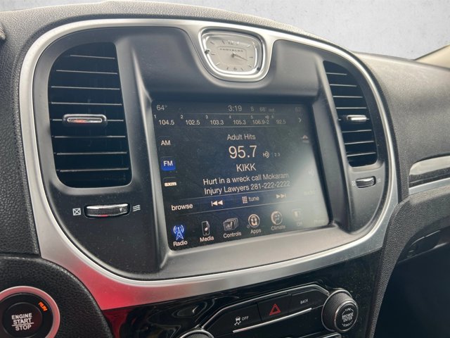 Used 2016 Chrysler 300 C RWD image 15