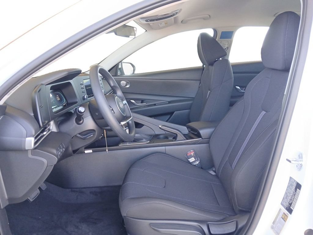 New 2026 Hyundai Elantra SE FWD image 10