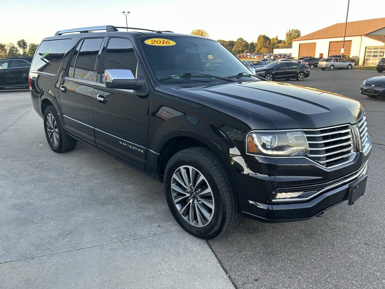 Used 2016 Lincoln Navigator L Select AWD/4WD image 3