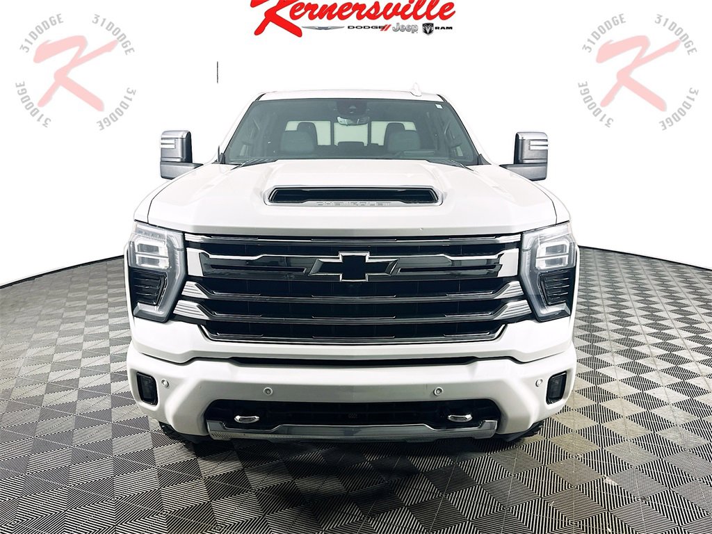 Used 2024 Chevrolet Silverado 3500 High Country w/ High Country Premium Package image 2