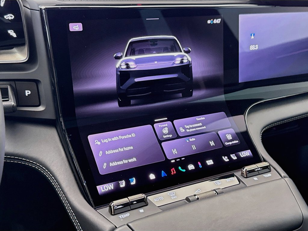 New 2026 Porsche Cayenne Turbo AWD/4WD image 18