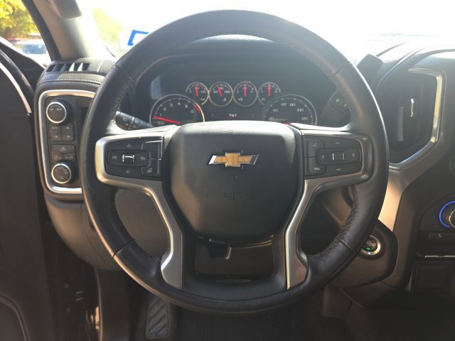 Used 2022 Chevrolet Silverado 1500 LT w/ Z71 Off-Road Package AWD/4WD image 7